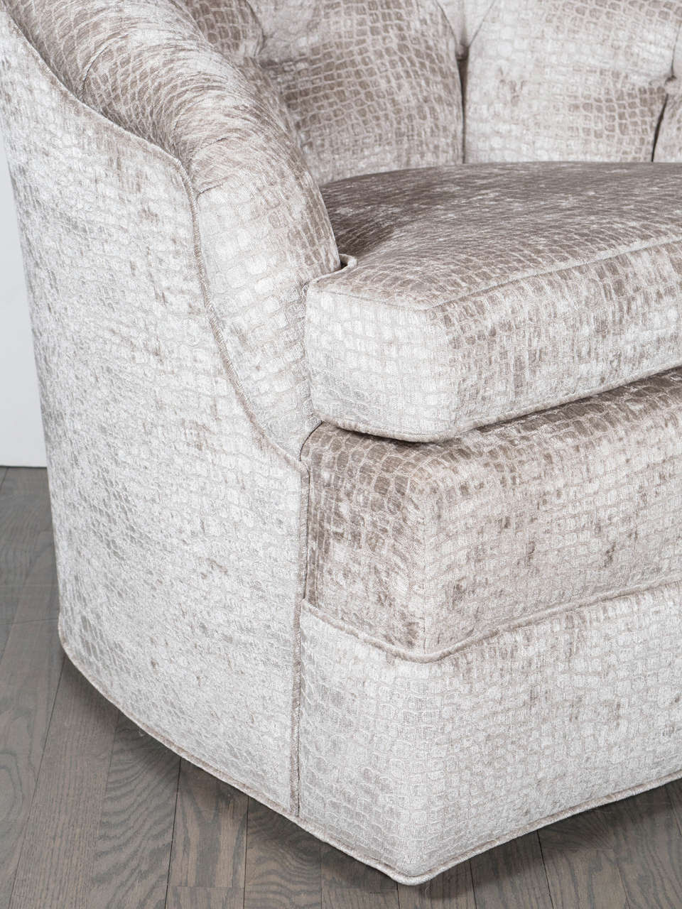 American Mid-Century Modern Tufted Button Back Swivel Chair in Platinum Gauffraged Velvet For Sale