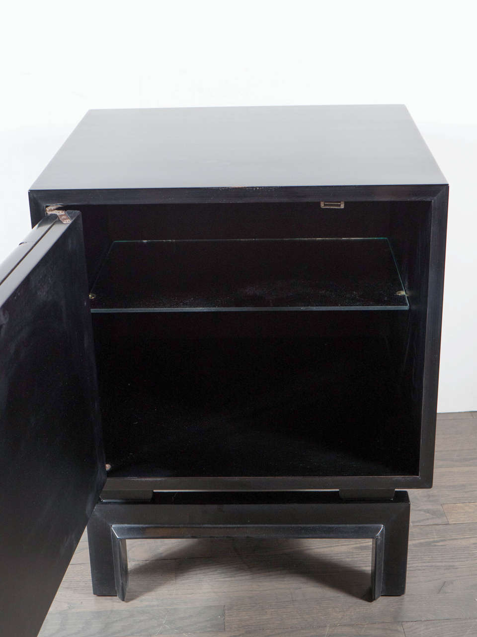 Mid-20th Century Chic Pair of Mid-Century Modernist Sculptural Front End Tables or Nightstands