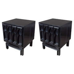 Chic Pair of Mid-Century Modernist Sculptural Front End Tables or Nightstands
