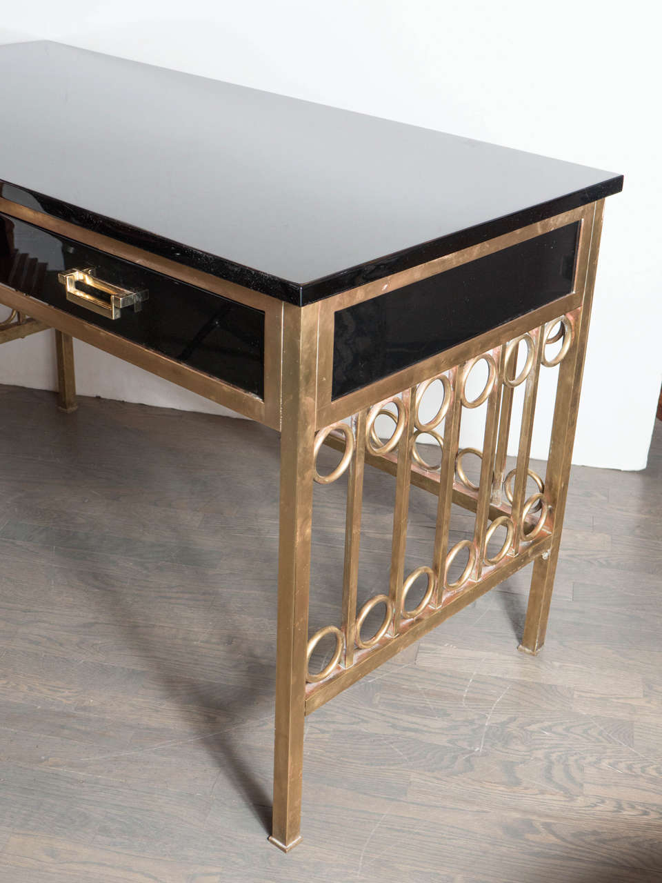 Mid-Century Modernist Desk in Ebonized Walnut and Brass In Excellent Condition In New York, NY