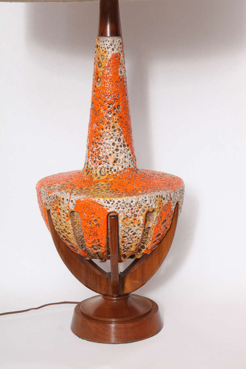 1950s Modernist Ceramic and Wood Table Lamp In Excellent Condition In New York, NY