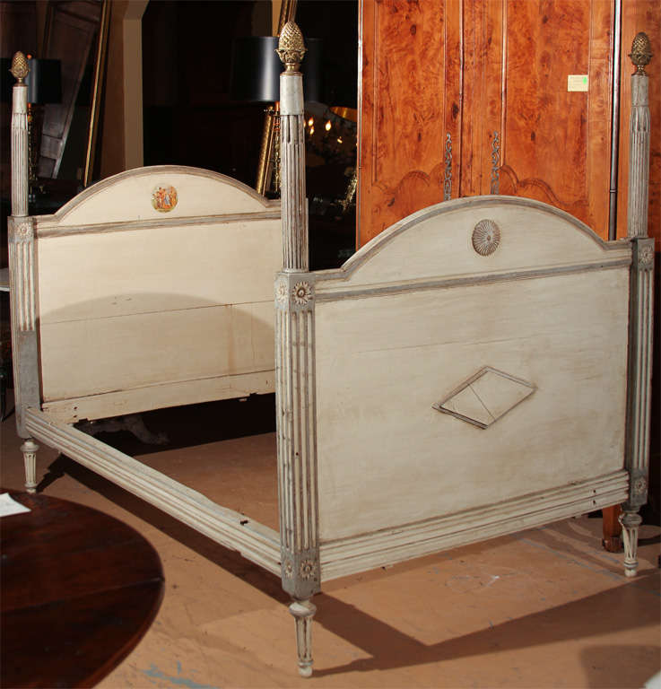 Italian Painted Louis XVI Bed

Italian 4-poster bed with wonderful old cream paint. The poles and the columns are a grey/blue color.

It has the original rails and would make a great day bed or standard bed.  

Due to its age, it would require