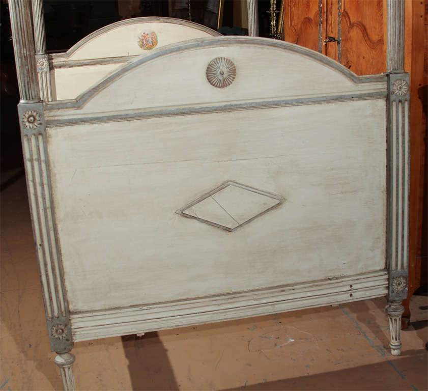 Italian Painted Louis XVI Bed In Excellent Condition For Sale In Kirkland, WA