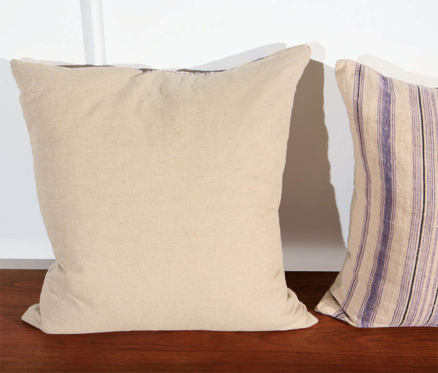 Vintage Grain Sack Fabric Pillow In Good Condition In Los Angeles, CA