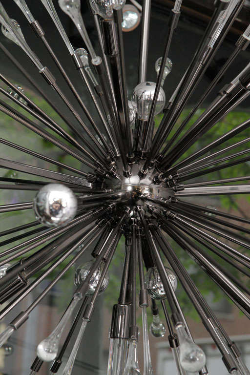 XXIe siècle et contemporain Lustre Spoutnik à tige de verre et goutte d'eau en nickel noir en vente