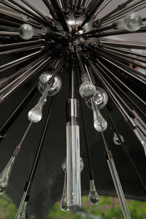 Lustre Spoutnik à tige de verre et goutte d'eau en nickel noir en vente 1