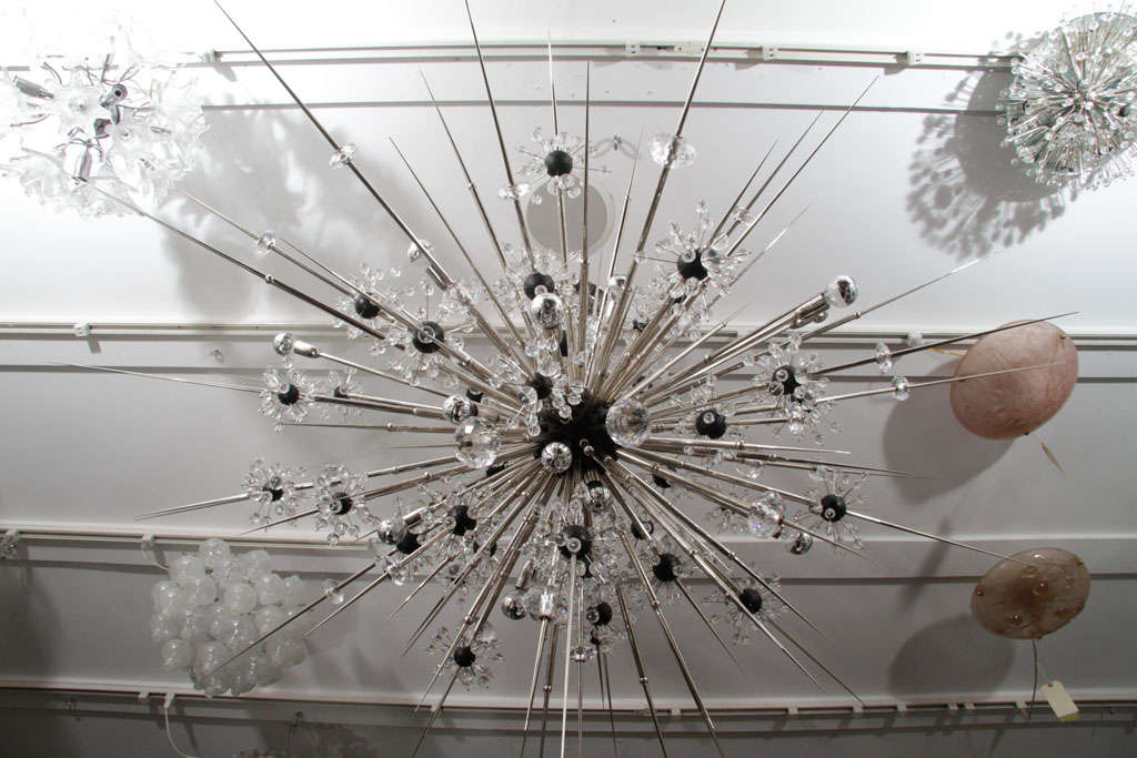 Monumental Spoutnik en cristal nickelé Excellent état - En vente à New York, NY