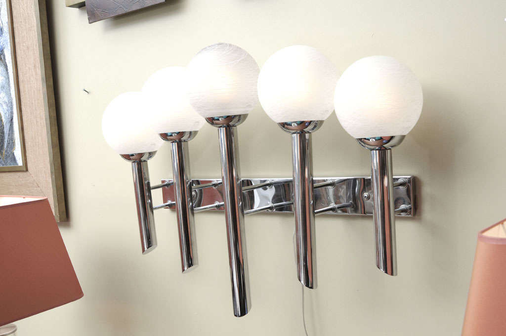 Mid-Century Modern Monumental Chrome Five-Arm Murano Globe Wall Sconce In Good Condition In Miami, FL