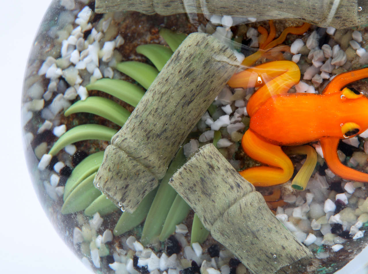 Gordon Smith Orange Tree Frog Paperweight In Excellent Condition For Sale In New York, NY
