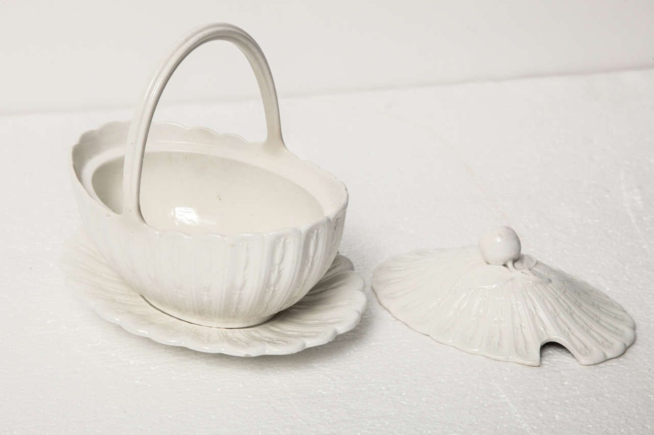 19th Century English, Creamware Sauceboat For Sale 3