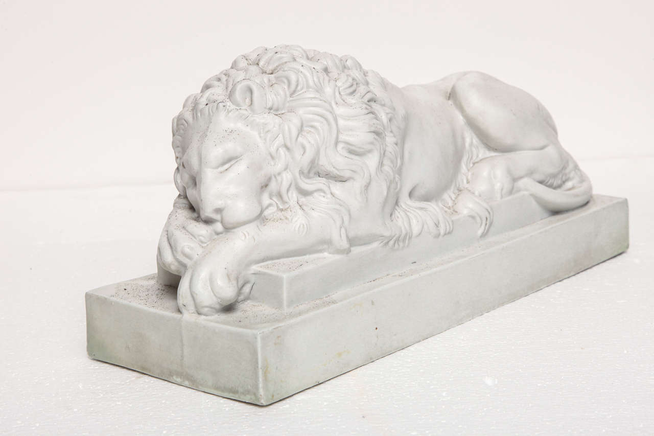 Pair of Early 19th Century Salt Glaze Lions In Good Condition In New York, NY