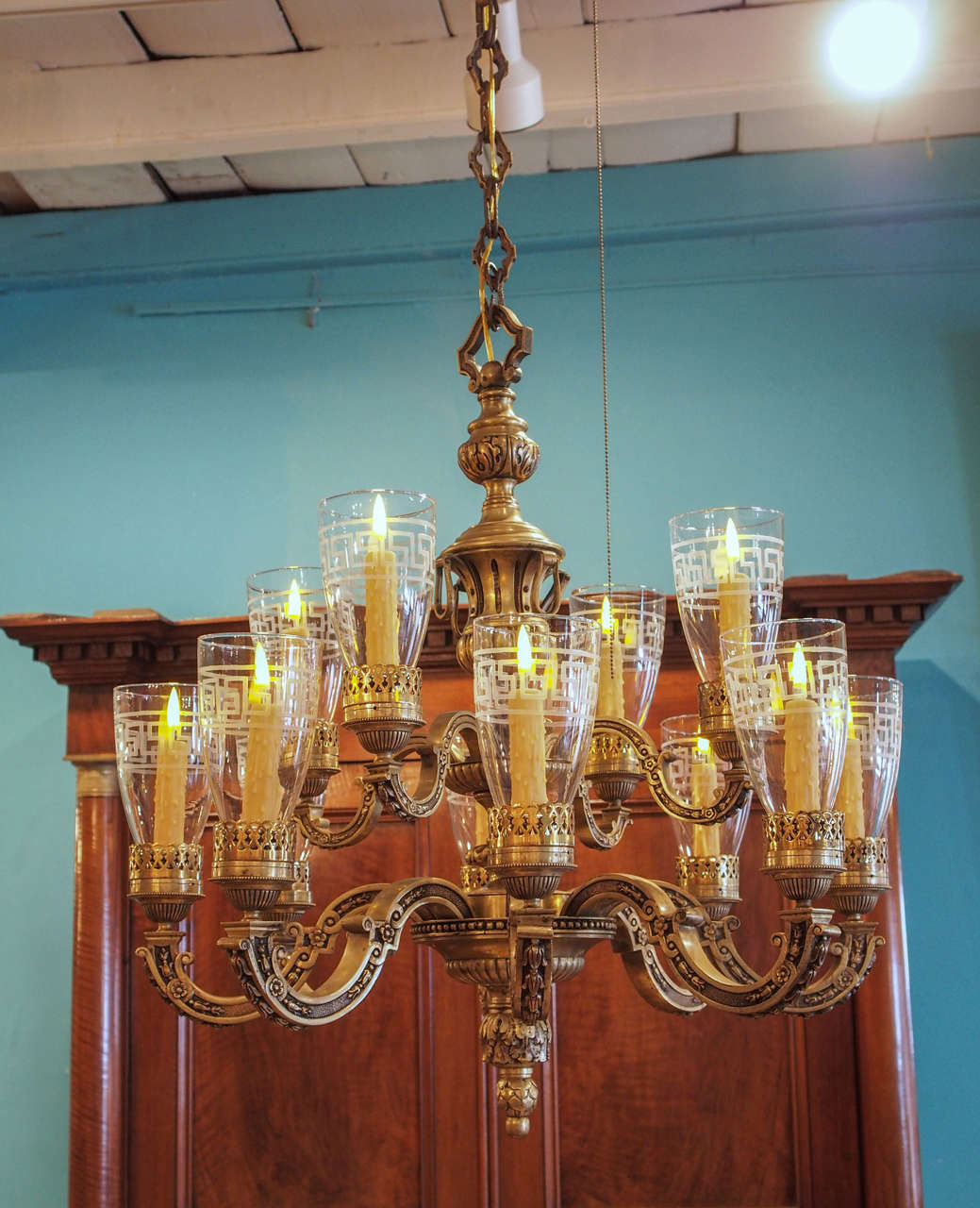 French Napoleon III period tiered bronze chandelier in the Louis XIV taste with twelve arms, circa 1870.
