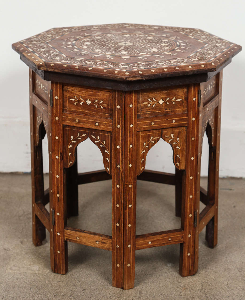 Anglo Indian folding rosewood bone Inlaid octagonal Side Table.
Fine and elegant Anglo-Indian octagonal rosewood table with elaborate bone inlay.The octagonal surface is finely carved and inlaid with bone details designs. The base fold flat.
