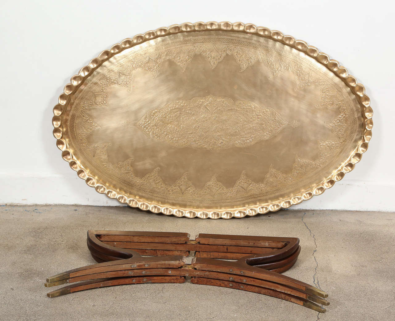 Brass Tray Coffee Table on Spider-Legs In Good Condition In North Hollywood, CA