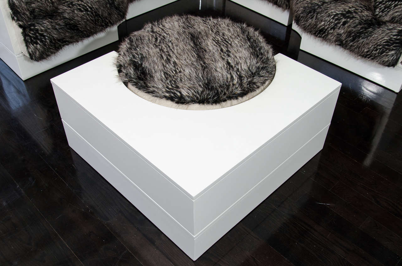 Party Sofa covered in Faux Fur 1