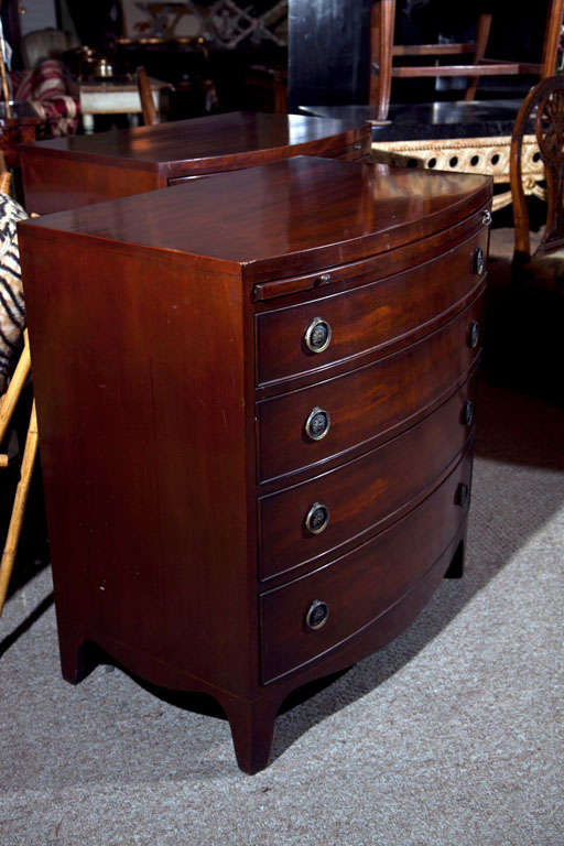 Pair of Bow Front Mahogany Bachelor Chests - Commodes 2