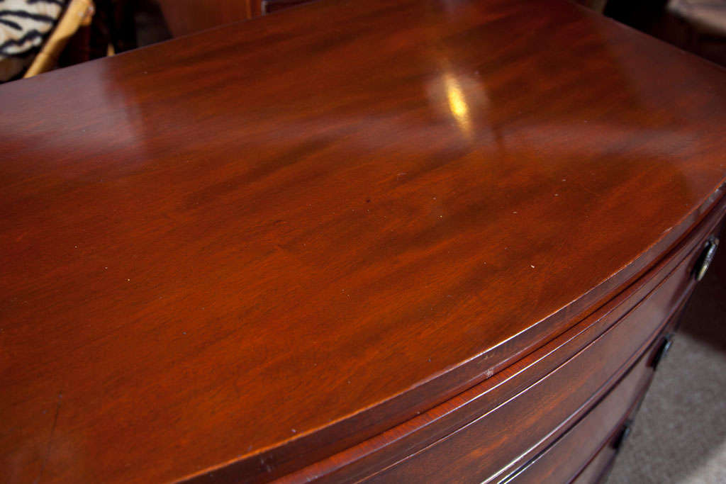 Pair of Bow Front Mahogany Bachelor Chests - Commodes 3