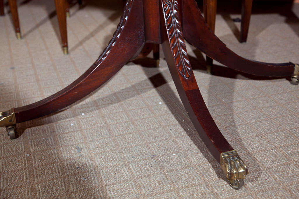 Wood Fine Flame Mahogany Circular Dining Room Table
