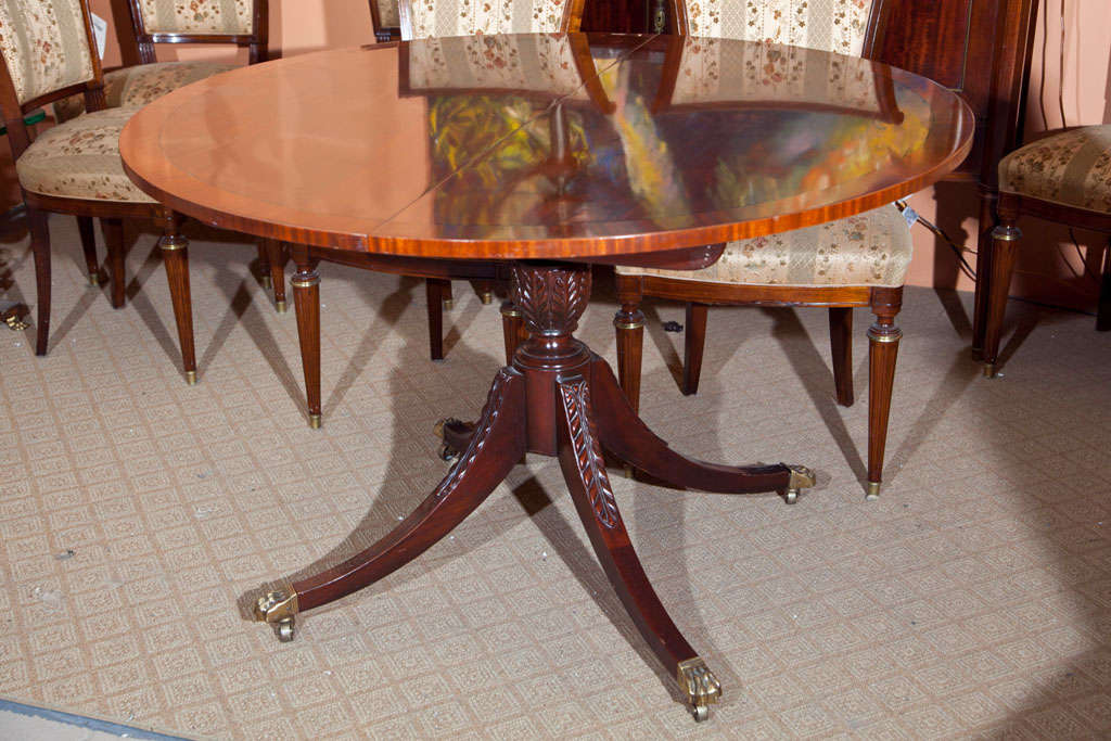Fine Flame Mahogany Circular Dining Room Table 3