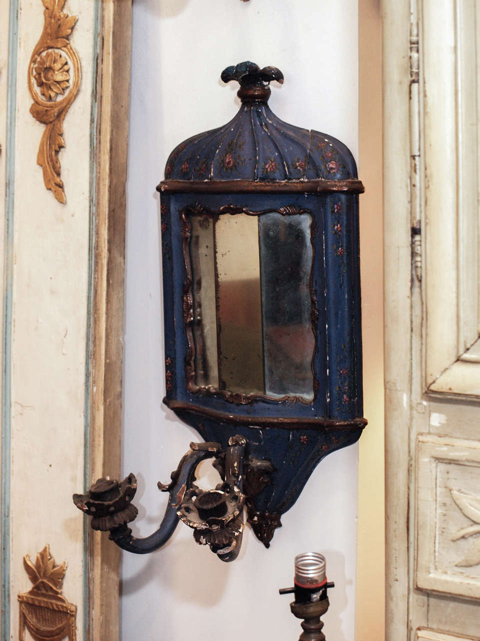 Pair of 18th c. Painted Wood Venetian and Mirror Wall Sconces For Sale 3