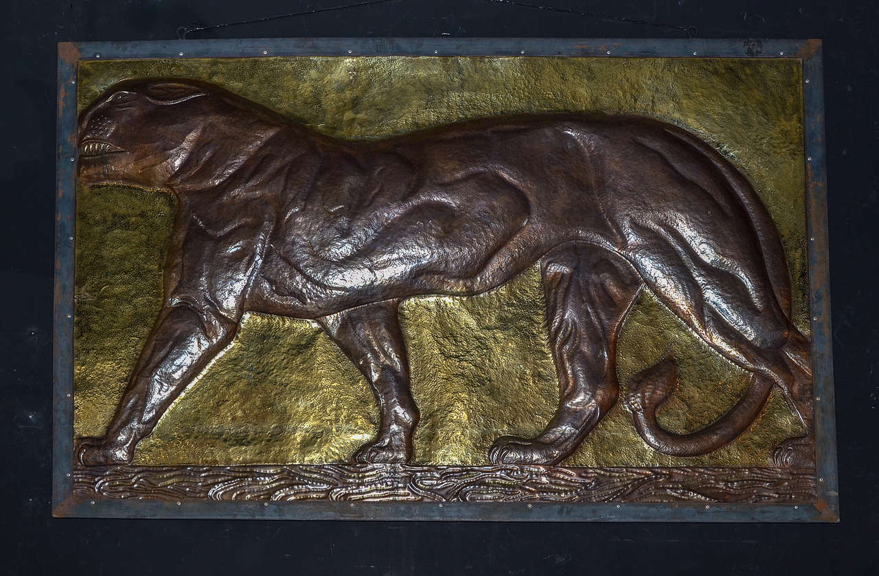 1970s decorative panel in polished repoussé copper background, with a central panther in brown patina repoussé copper. Framed in iron.