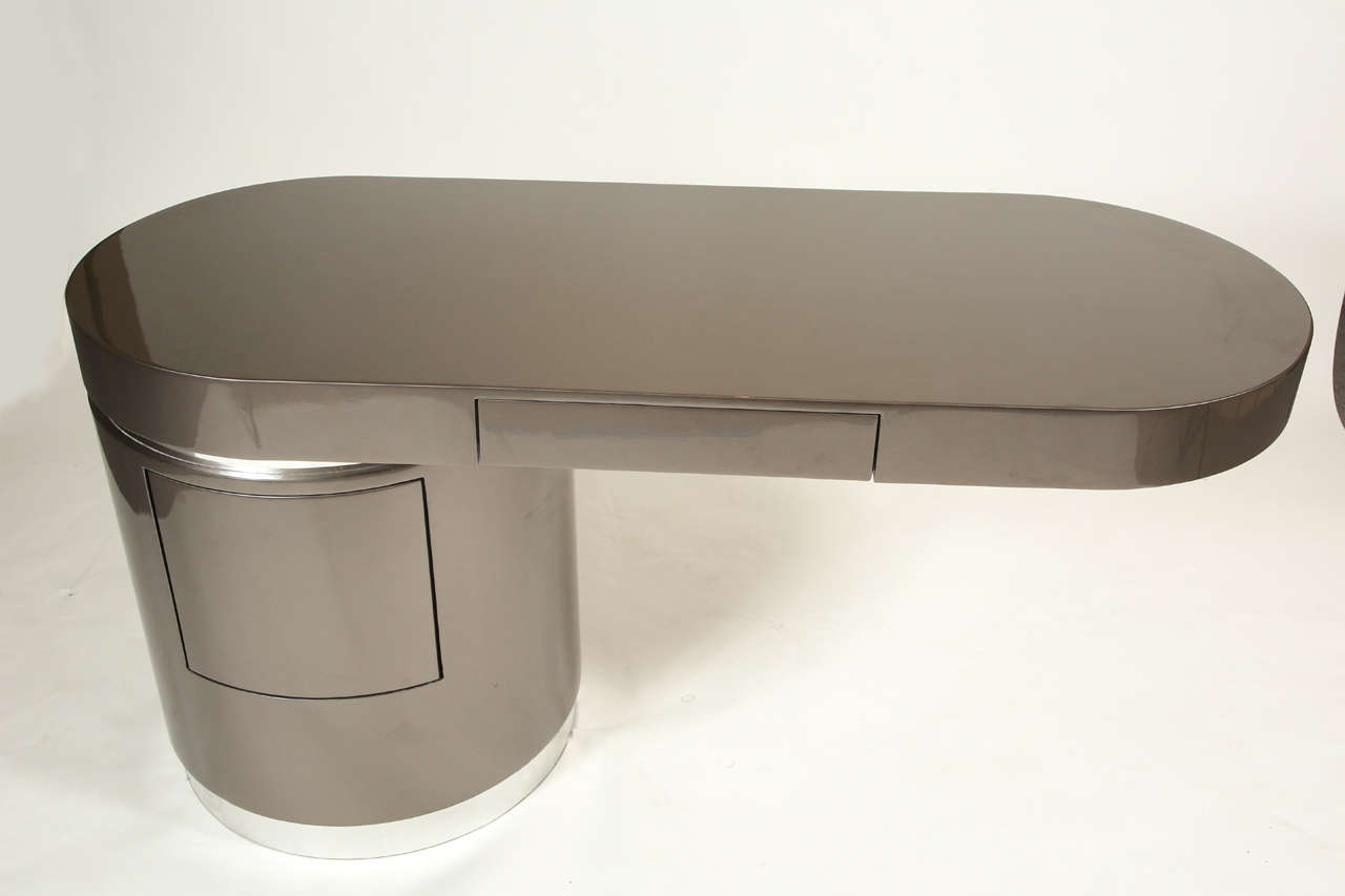 Cantilevered desk by J Wade Beam 3