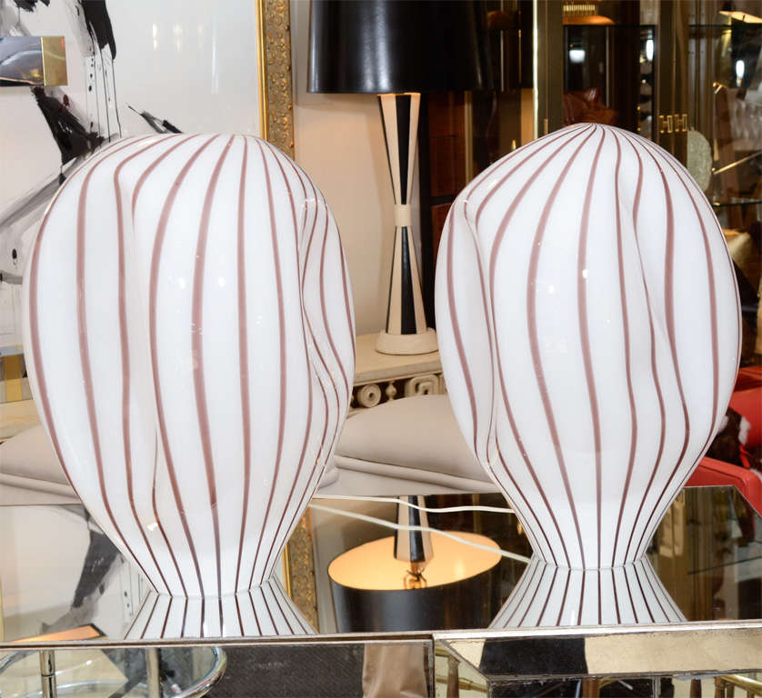 The most fantastic hand blown, midcentury glass lamps by Vetri, Italy, midcentury, circa 1960. They look like white balloons with purple/burgundy stripes. Hand blown glass lamps.
They are designed and produced by Vetri.
The lamps give out a very