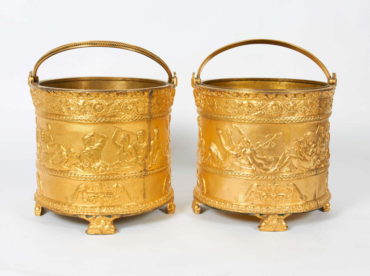 Fine pair of signed Elkington & Co gilt bronze Neoclassical Jardinière/Champagne ice buckets or wine coolers. Depicting new classical Roman figures and subjects with lions and leopards, birds drinking from fountains, and grape vines with dolphin