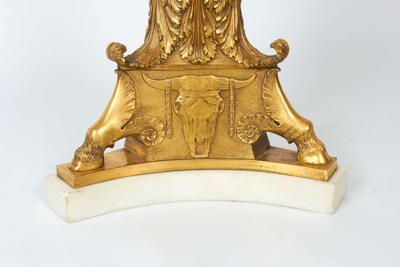 Américain Grande lampe néoclassique en bronze doré d'E. F. Caldwell en vente