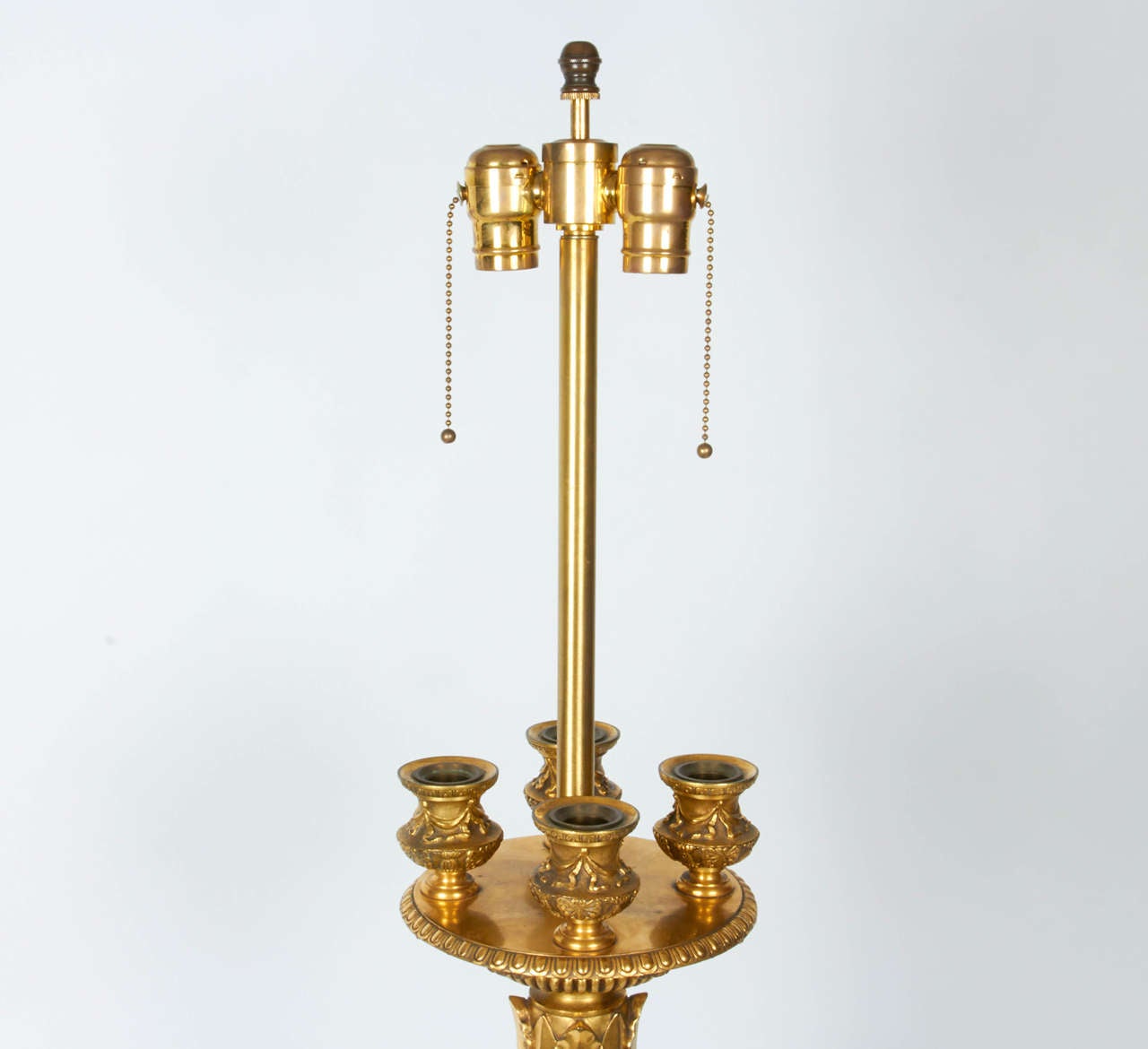 Bronze Grande lampe néoclassique en bronze doré d'E. F. Caldwell en vente