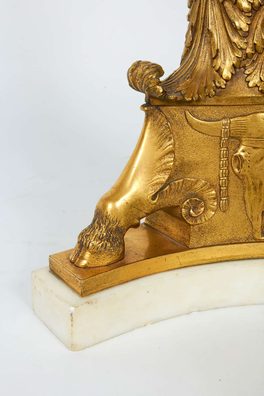 Grande lampe néoclassique en bronze doré d'E. F. Caldwell en vente 2