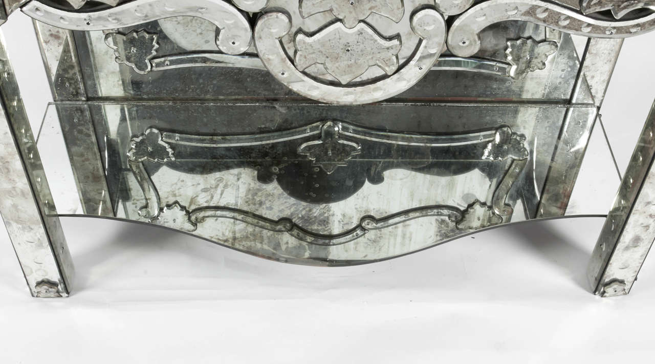 Paar antike venezianische geätzte Spiegel-Konsolen oder Beistelltische aus den 1940er Jahren (Mitte des 20. Jahrhunderts) im Angebot