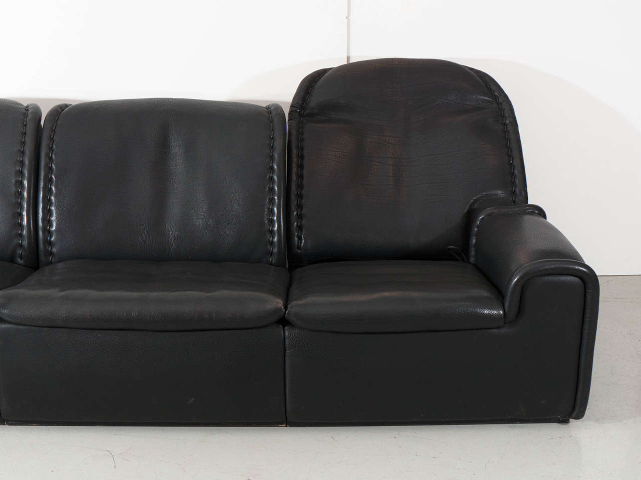 De Sede for Pace Collection Reclining Bull Leather Sofa  In Good Condition For Sale In New York, NY