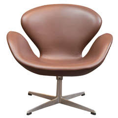Arne Jacobsen Swan Chair 1