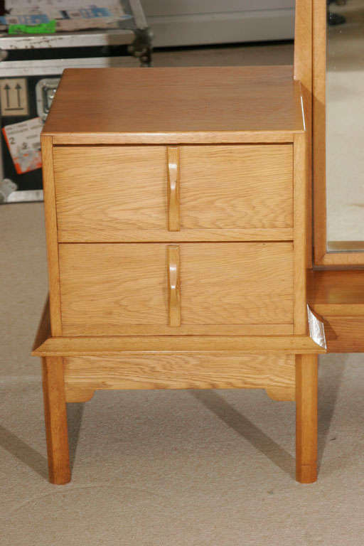 Gordon Russell Oak Dressing Table, England, circa 1930 For Sale 1