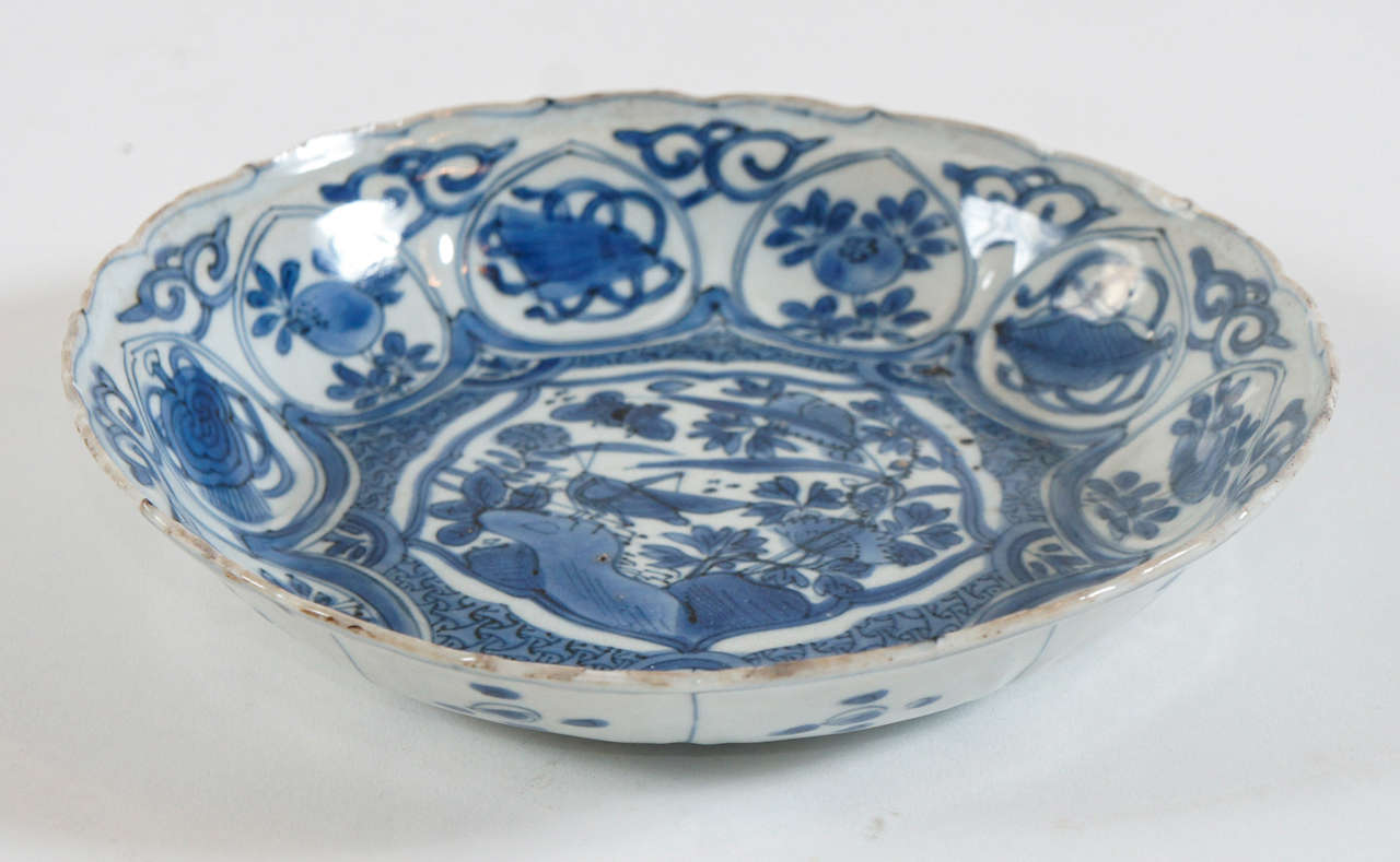 Chinese Kraak Ming Porcelain Blue and White Shallow Bowl - China, circa 1600