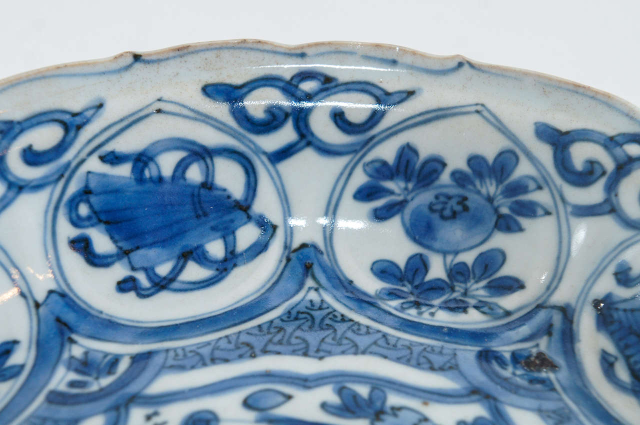 18th Century and Earlier Kraak Ming Porcelain Blue and White Shallow Bowl - China, circa 1600