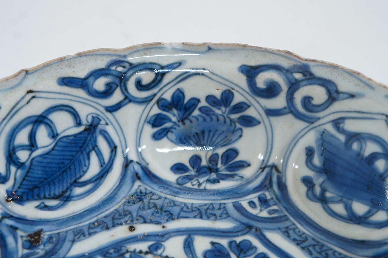 Kraak Ming Porcelain Blue and White Shallow Bowl - China, circa 1600 1