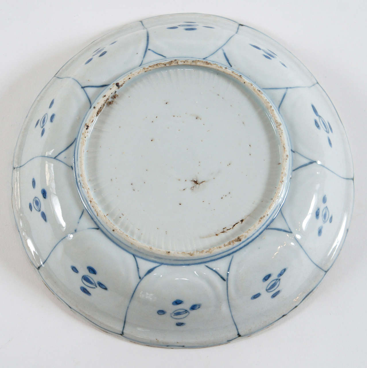 Kraak Ming Porcelain Blue and White Shallow Bowl - China, circa 1600 2