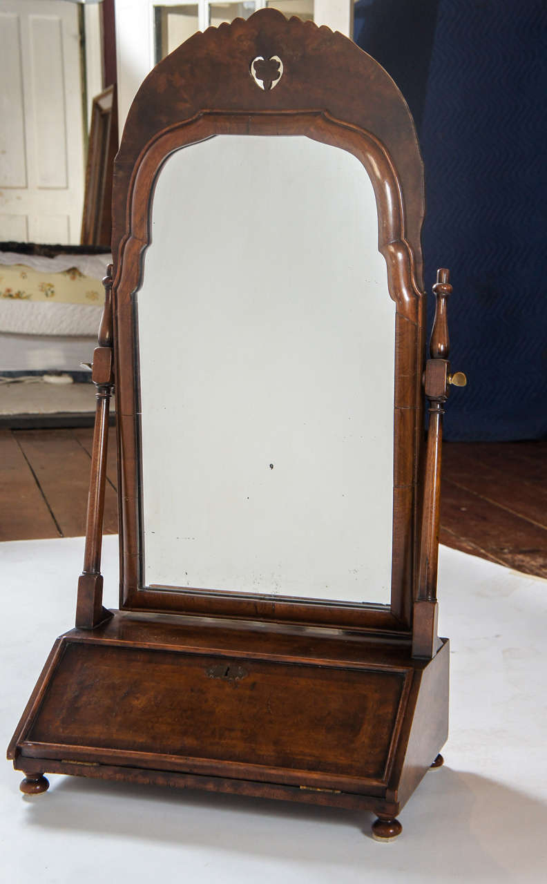 Wonderful Edwardian William & Mary style bench made dressing table mirror, England, circa 1910, having tilting mirror with original glass surmounting drop-front concealing interior with six drawers and three cubbies with colonnette dividers. 