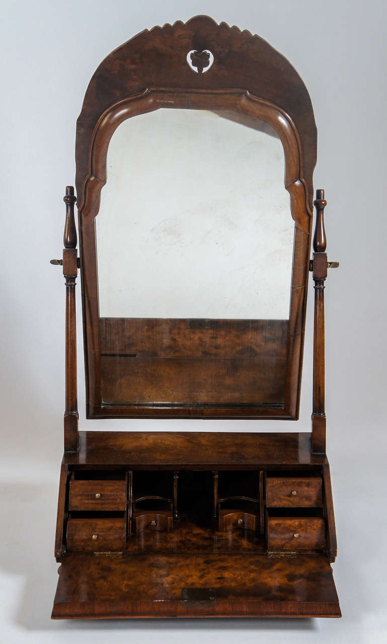 William and Mary William & Mary Style Burled Walnut Dressing Table Mirror, England, circa 1910