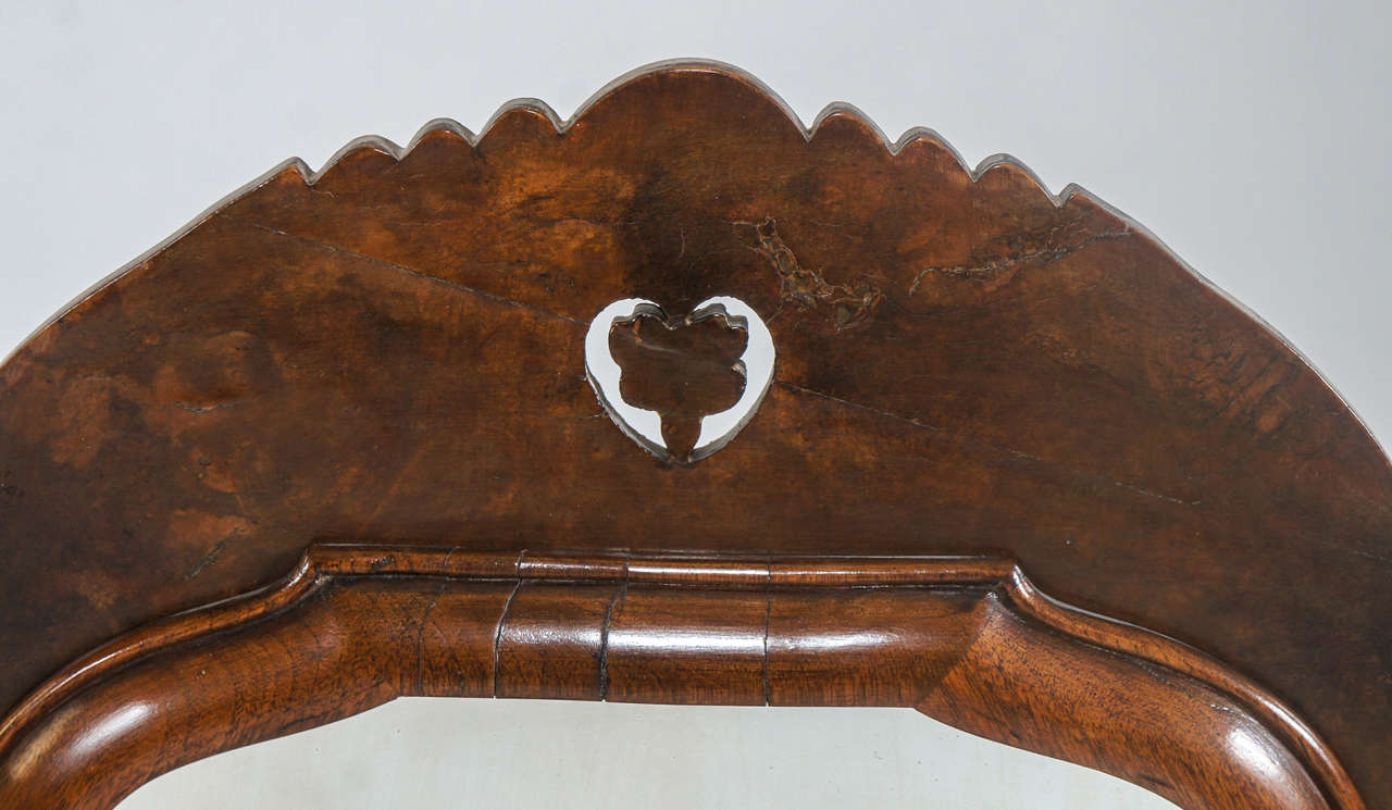 William & Mary Style Burled Walnut Dressing Table Mirror, England, circa 1910 In Excellent Condition In Kinderhook, NY