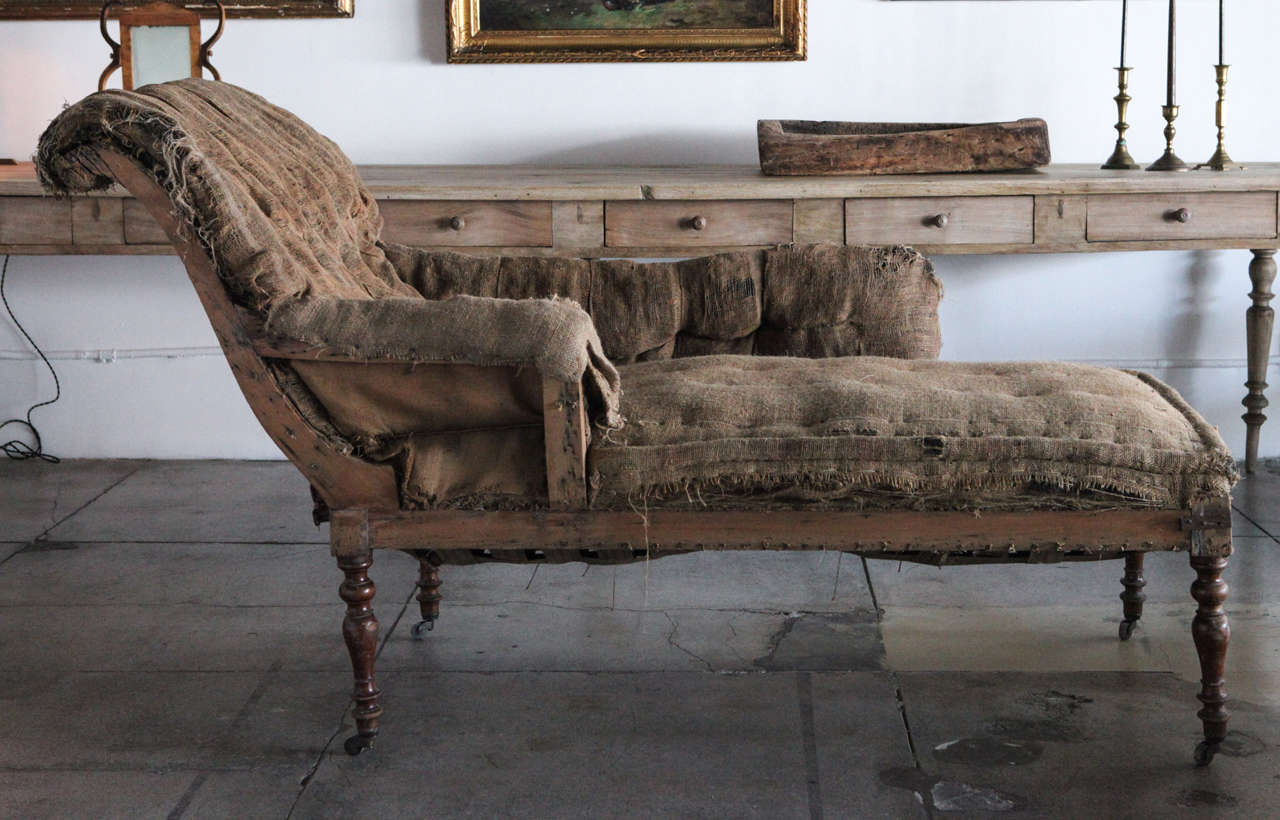 French Chaise Lounge, Late 18th Century In Distressed Condition In Los Angeles, CA