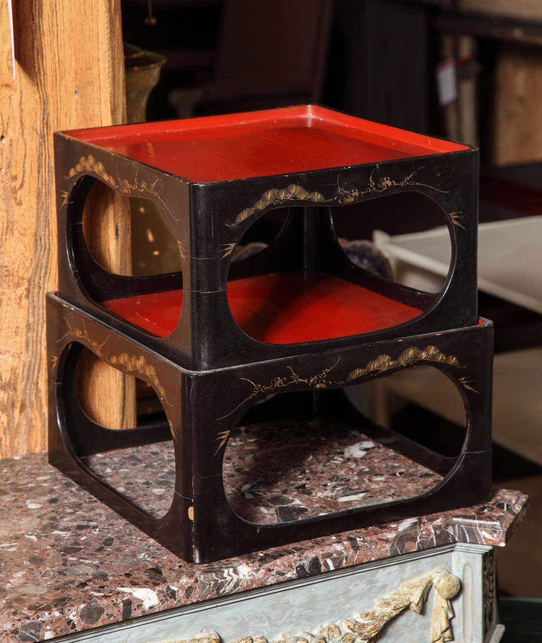 A Set of Japanese Lacquer Nesting Tables, Late 19th/Early 20th Century In Good Condition For Sale In New York, NY