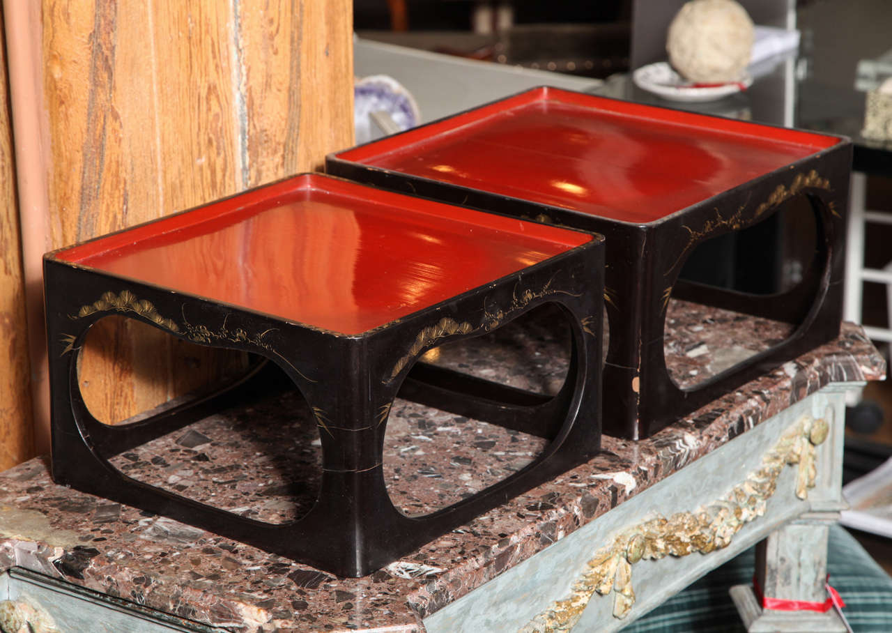 A Set of Japanese Lacquer Nesting Tables, Late 19th/Early 20th Century For Sale 5