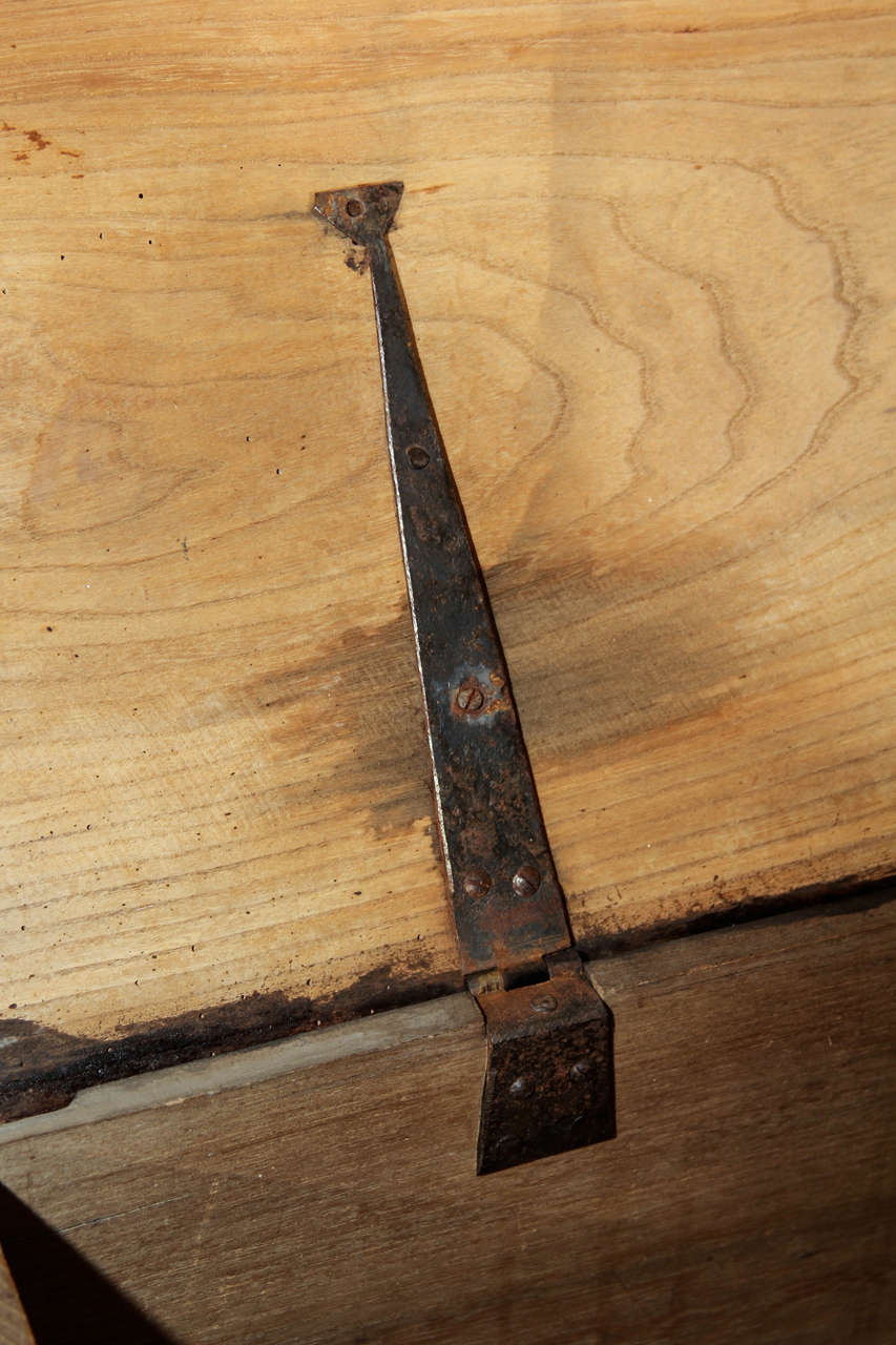 18th Century English Elm Coffer For Sale