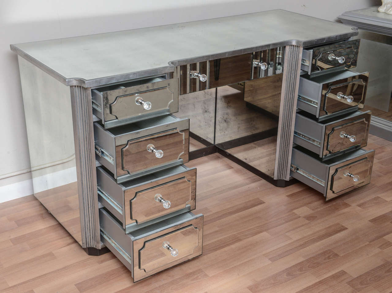 mirrored vanity table with drawers