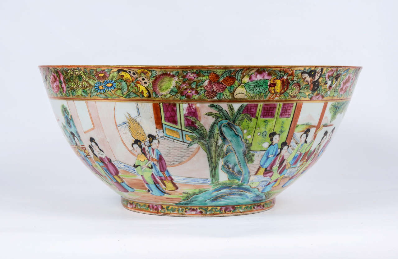 19th Century Chinese Canton Punch Bowl In Good Condition For Sale In Paris, FR