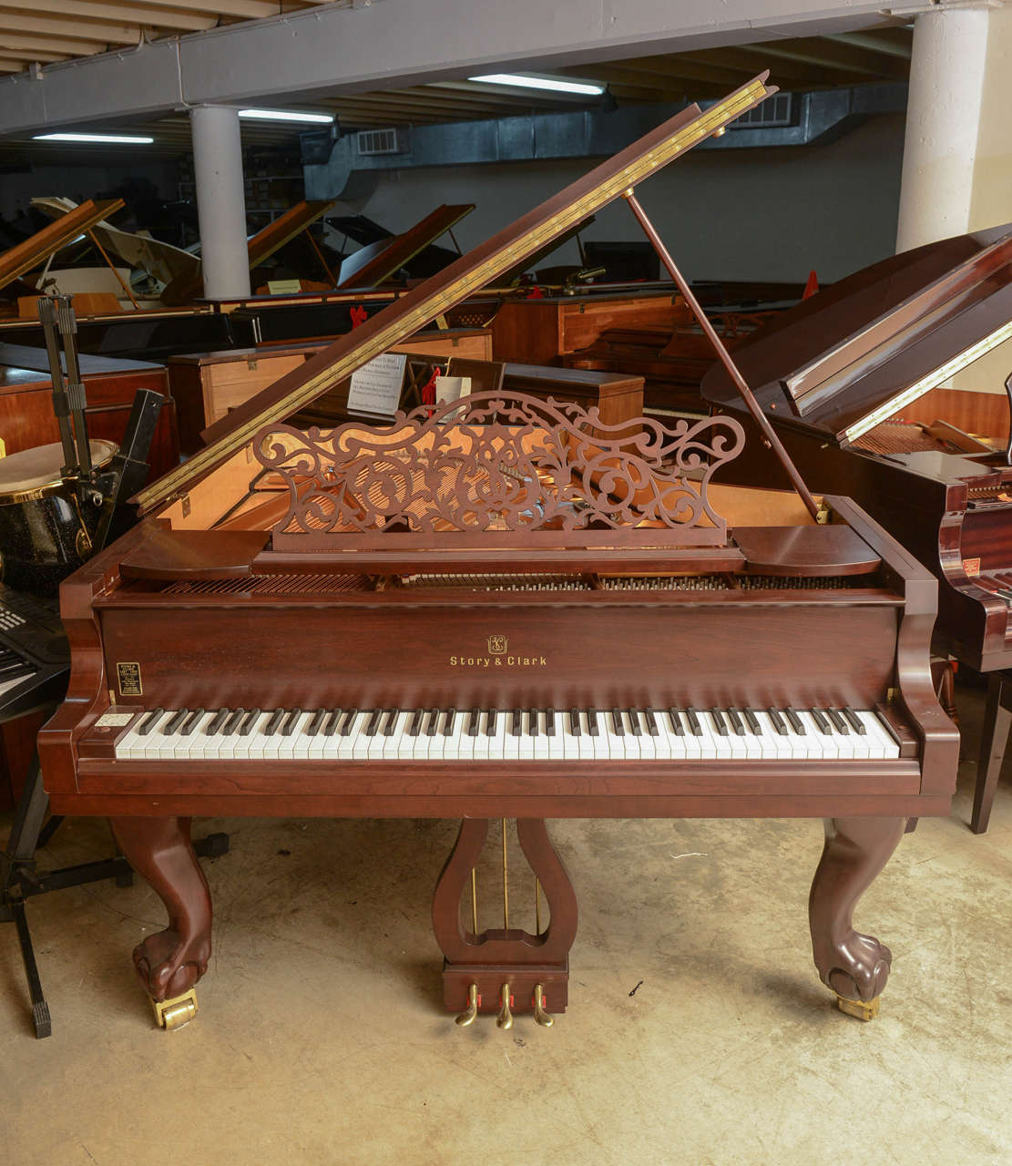Story & Clark Baby Grand Piano with Bench In Excellent Condition In Miami, FL