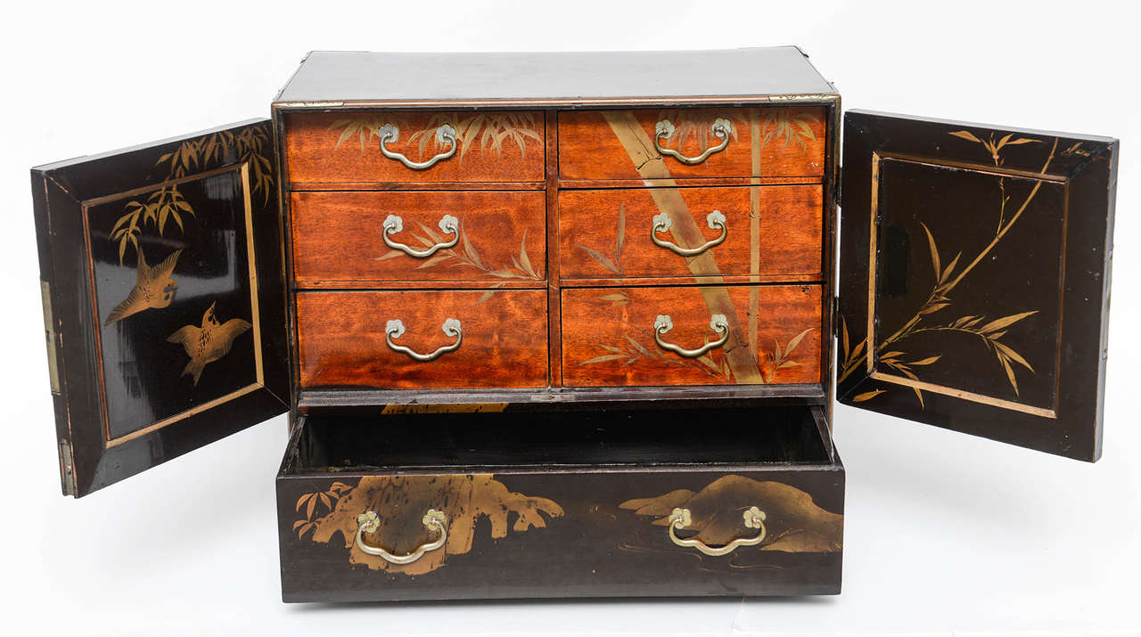 Japanese Jewelry Chest with Hand Decorations, 19th Century In Good Condition For Sale In West Palm Beach, FL